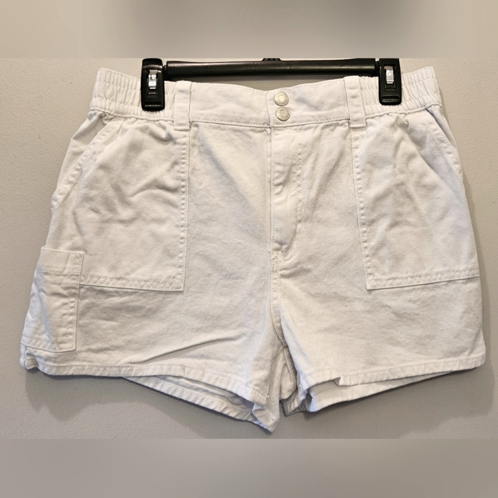 Vanilla Star Women's White Cargo Shorts